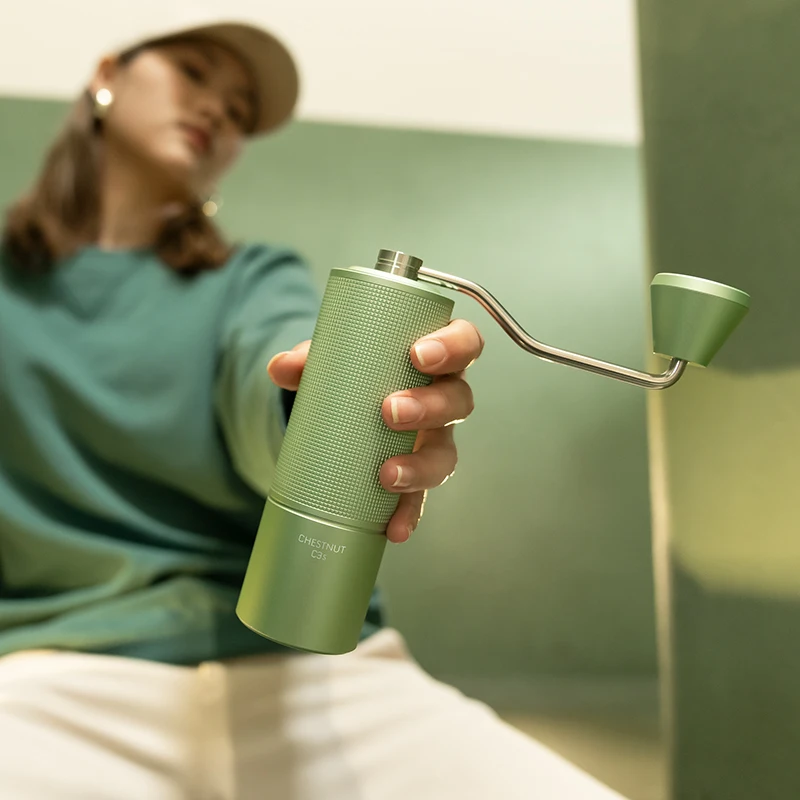 High-precision manual coffee grinder with external adjustment system